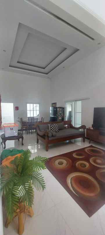 rumah view cantik menarik srinindito semarang barat