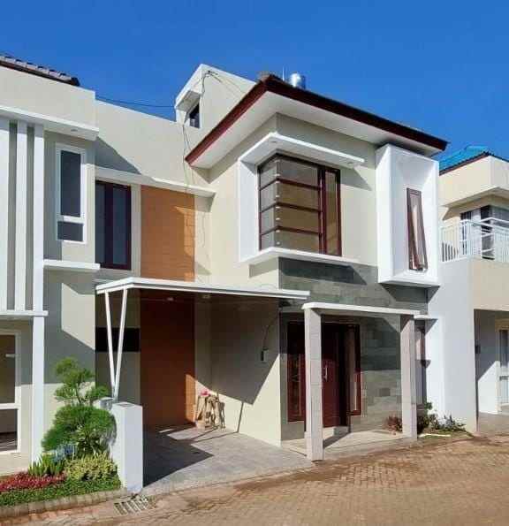 rumah villa modern free kolam renang di kota batu