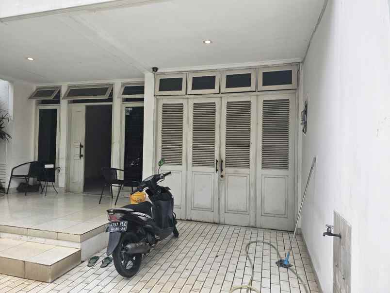 sewa rumah semi furnished intercon jak bar