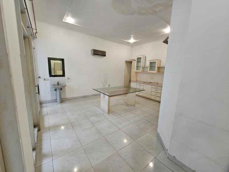 sewa rumah semi furnished intercon jak bar