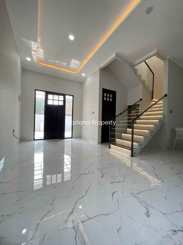 siap huni rumah mewah 3 lantai harga 2 7 m di joglo