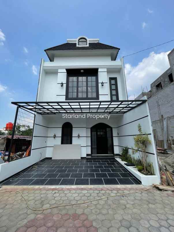siap huni rumah mewah 3 lantai harga 2 7 m di joglo