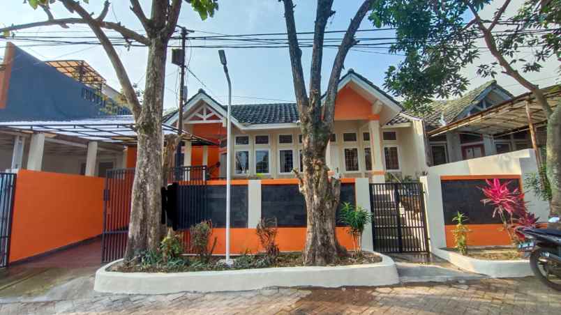 857 rumah minimalis terawat di villa bandung indah