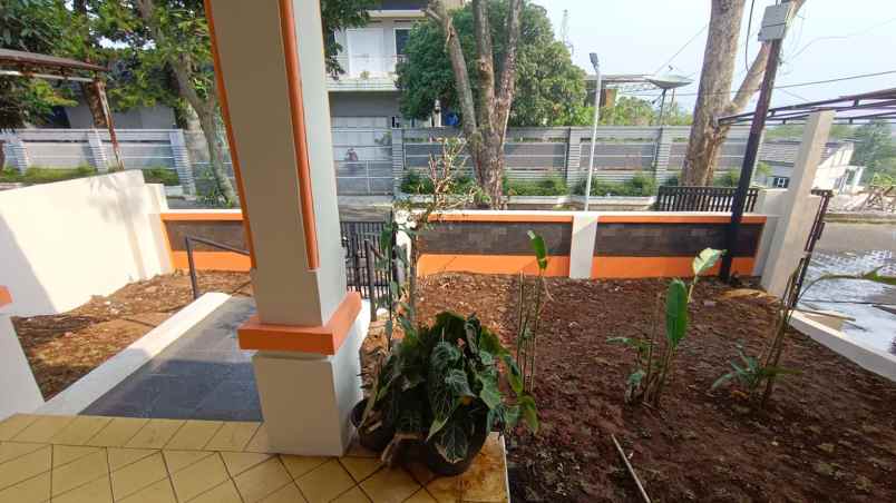 857 rumah minimalis terawat di villa bandung indah