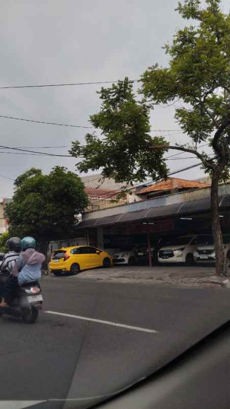 baratajaya tempat usaha showroom mobil