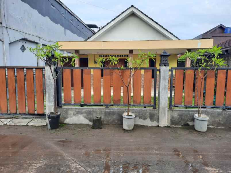 beli rumah bonus tanah luas di jalan kasihan bantul