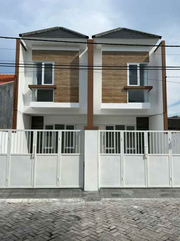 brand new house dua lantai klampis semolo sukolilo