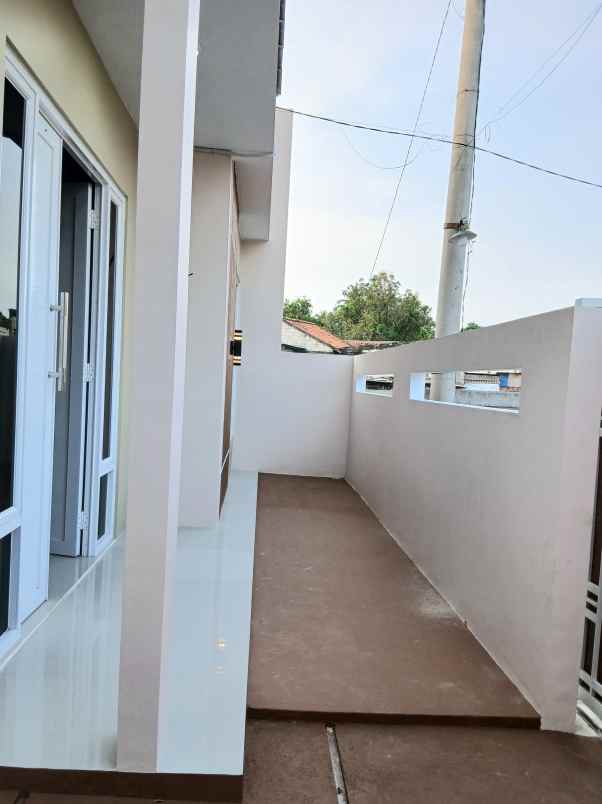 cari rumah luas nyaman aman dan dekat jakarta