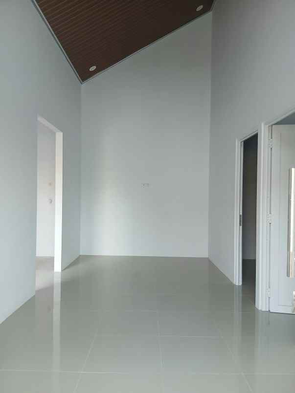 cari rumah luas nyaman aman dan dekat jakarta