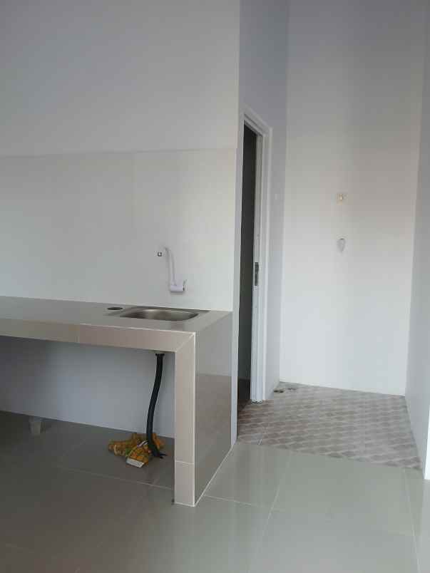 cari rumah luas nyaman aman dan dekat jakarta