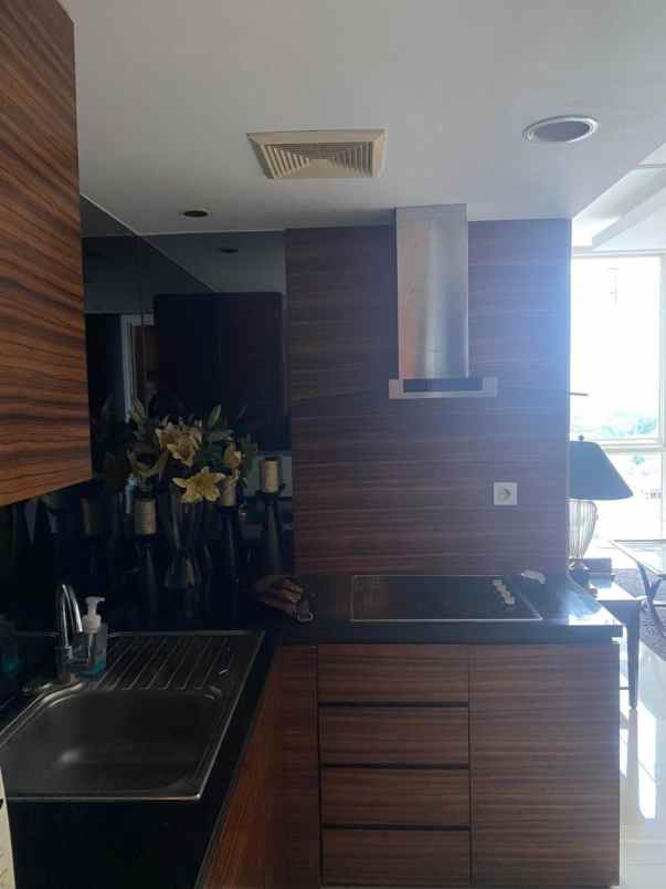 dijual apartemen ciputra world via