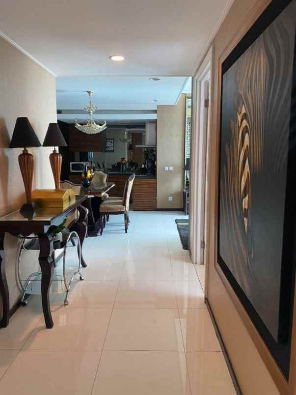 dijual apartemen ciputra world via