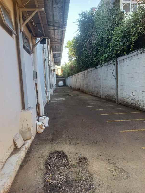 dijual bagunan gedung berserta ada gudang