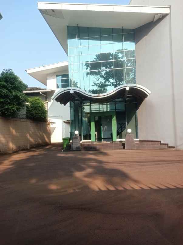 dijual bagunan gedung berserta ada gudang