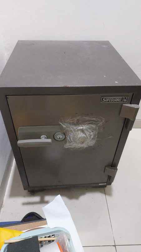 dijual brankas second seperti baru di surabaya