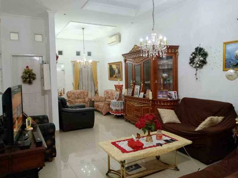 dijual cepat rumah cantik di pesona khayangan depok
