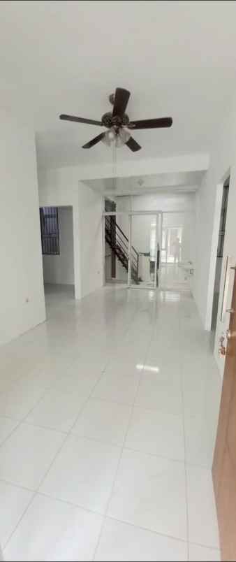 dijual cepat rumah di komplek bumi ciwastratown house