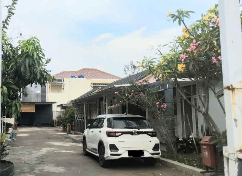 dijual cepat rumah di komplek bumi ciwastratown house