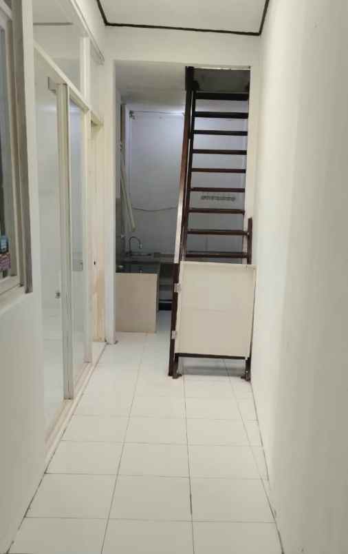 dijual cepat rumah di komplek bumi ciwastratown house