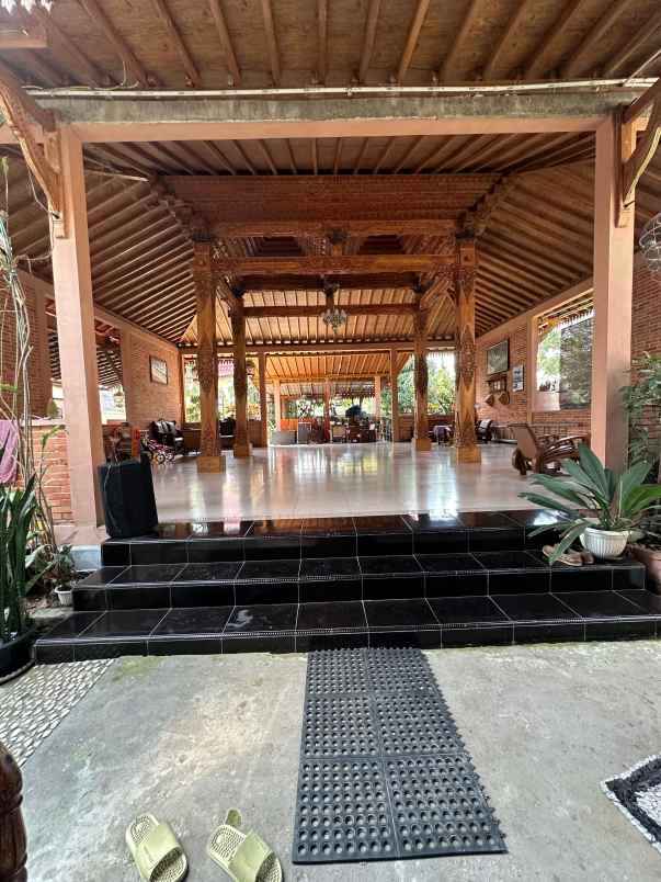 dijual joglo beserta rumah hunian