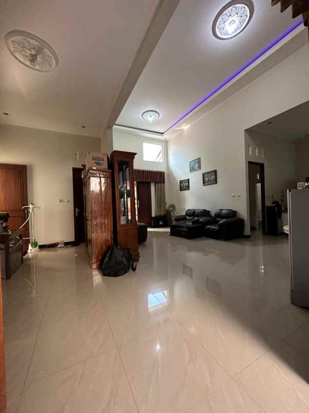 dijual joglo beserta rumah hunian