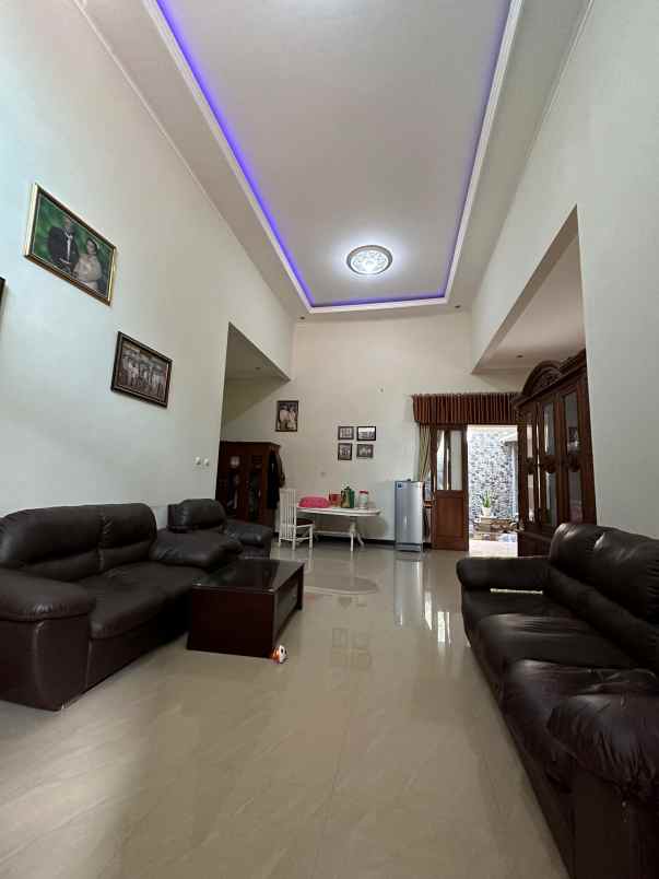 dijual joglo beserta rumah hunian