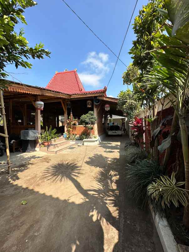 dijual joglo beserta rumah hunian