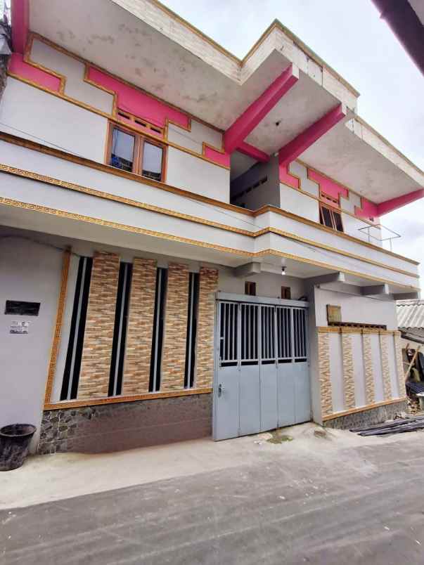dijual kost 2 lantai dekat kampus uns solo
