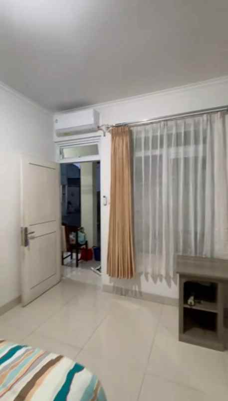 dijual kost jl mangga besar