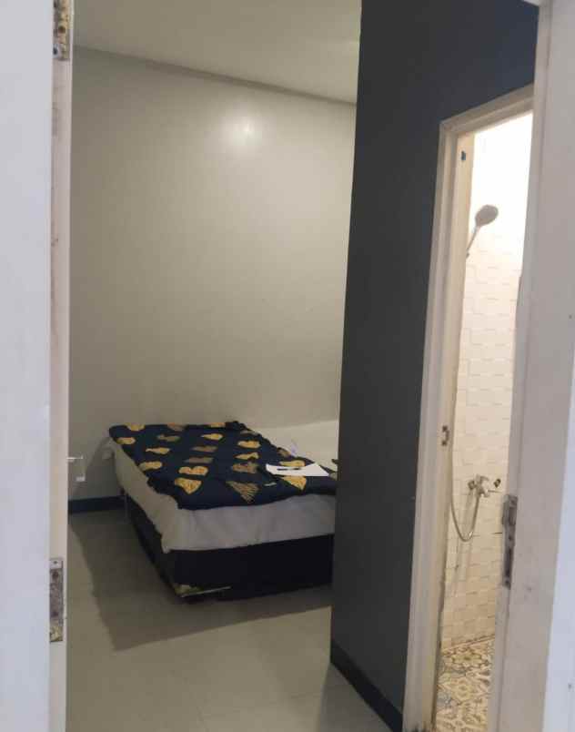 dijual kost semampir tengah medokan