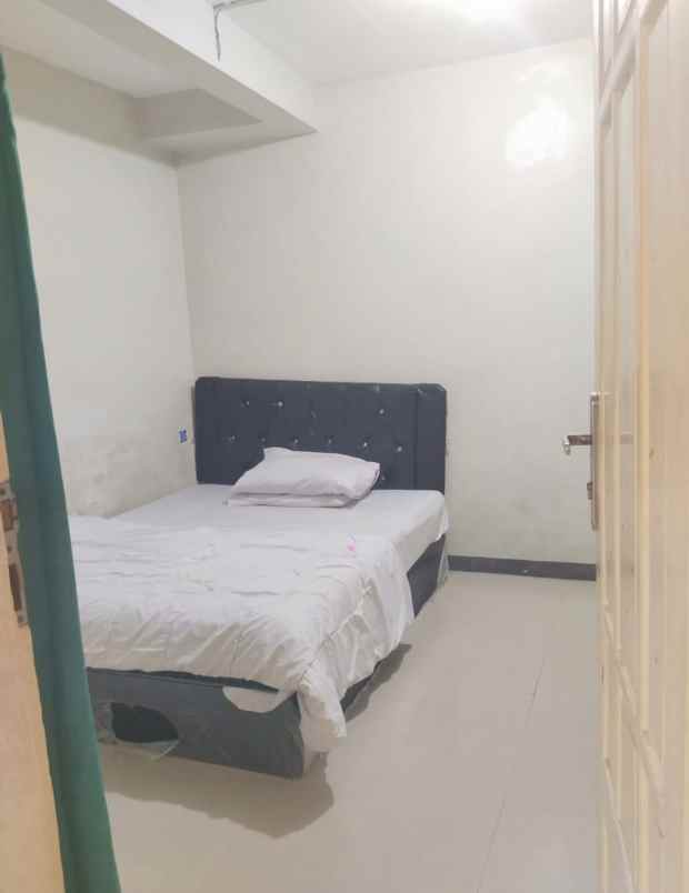 dijual kost semampir tengah medokan