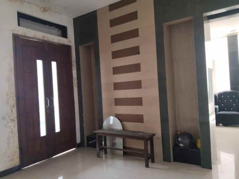 dijual kost semampir utara