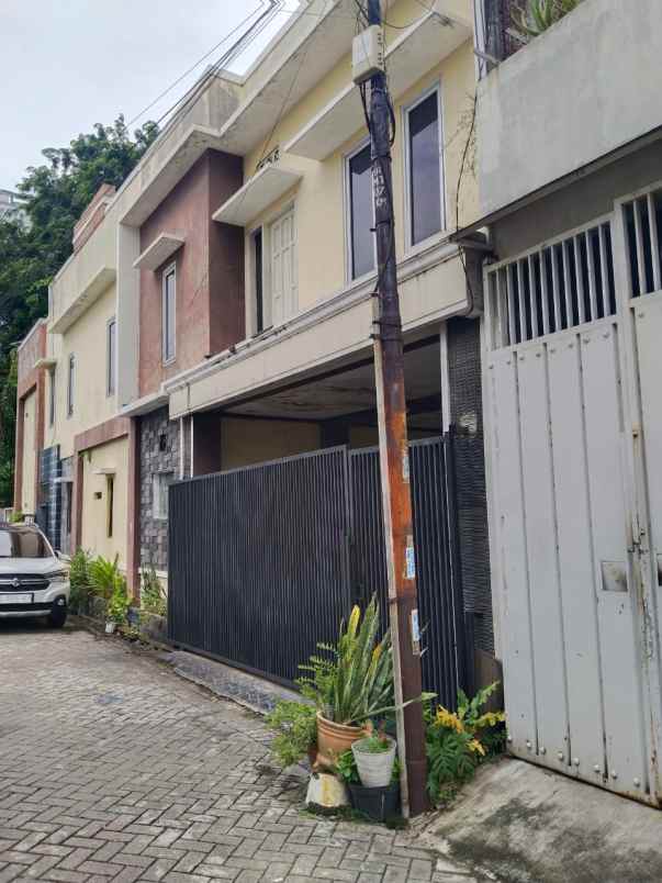 dijual kost semampir utara
