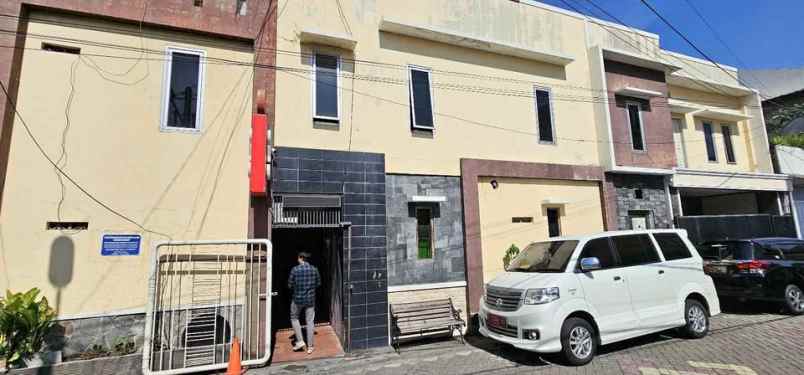 dijual kost semampir utara