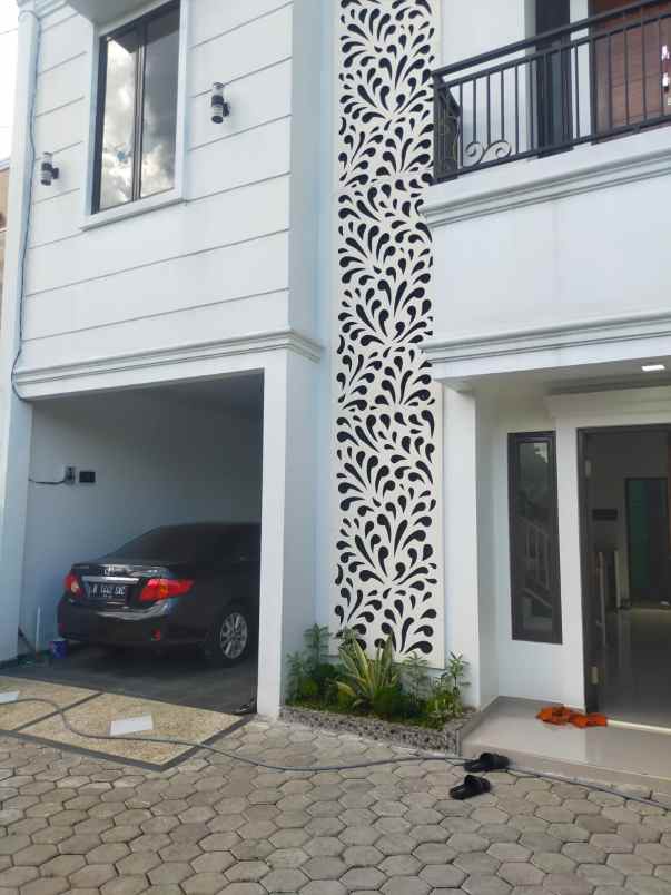 dijual rumah 2 jl curugan no 60 rt 2 rw