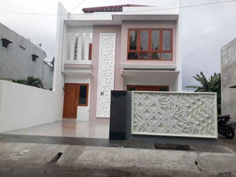 dijual rumah 2 lantai dekat sma n 5 yogyakarta