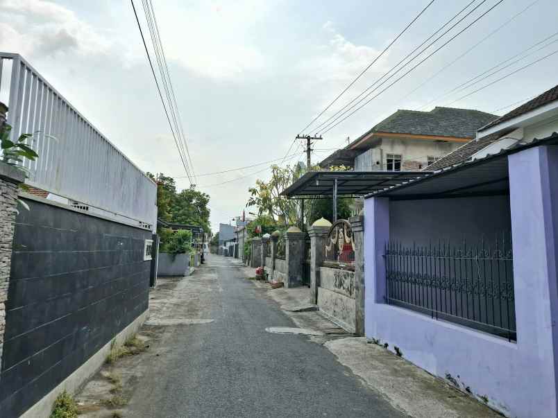 dijual rumah 2 lantai di dekat kampus jember