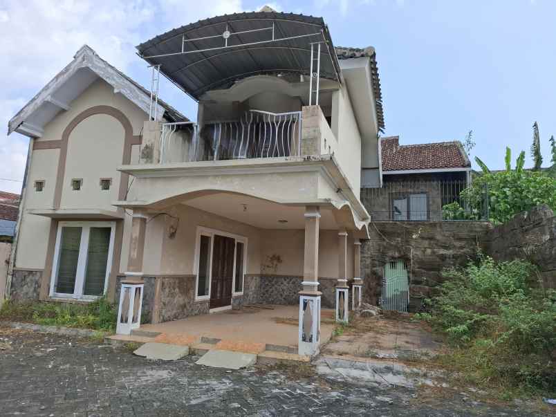 dijual rumah 2 lantai di dekat kampus jember