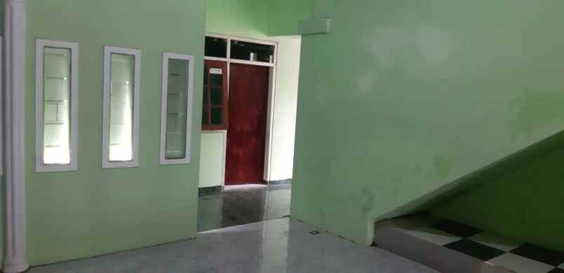 dijual rumah 2 lantai di dekat kampus jember