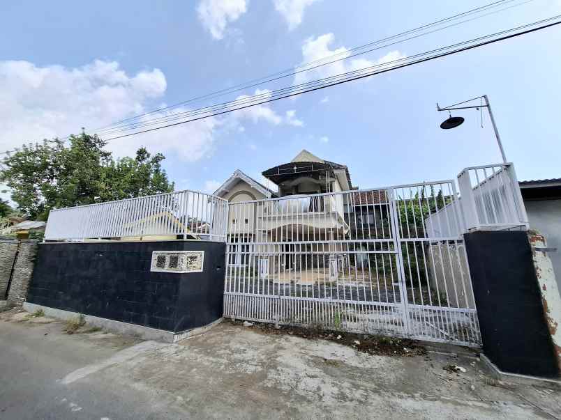 dijual rumah 2 lantai di dekat kampus jember