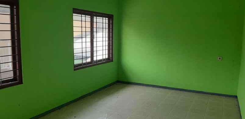 dijual rumah 2 lantai di dekat kampus jember