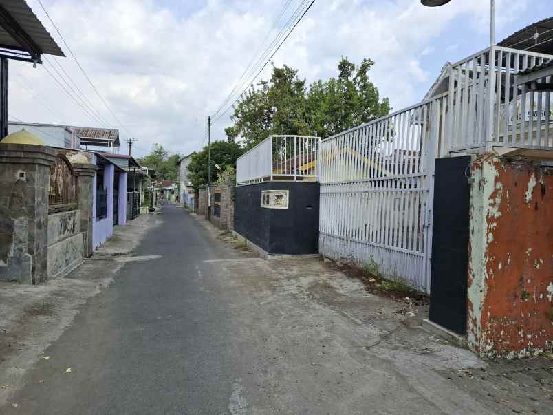 dijual rumah 2 lantai di dekat kampus jember