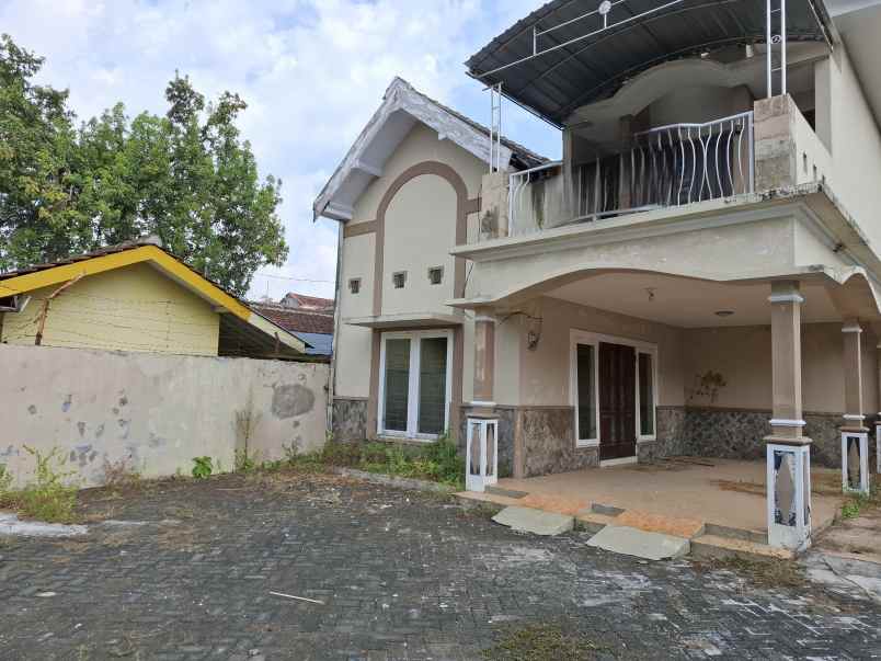 dijual rumah 2 lantai di dekat kampus jember