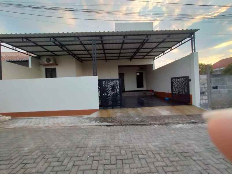 dijual rumah 2 lantai di manyaran sembar semarang