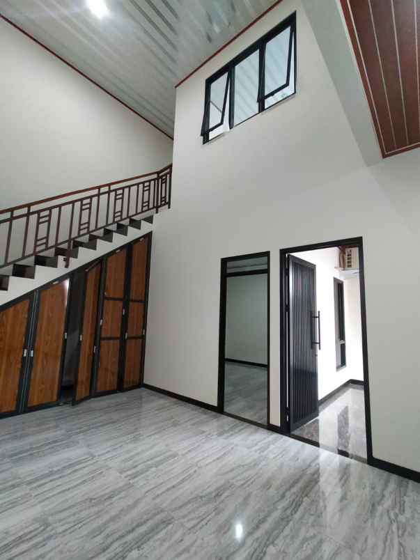 dijual rumah 2 lantai di manyaran sembar semarang