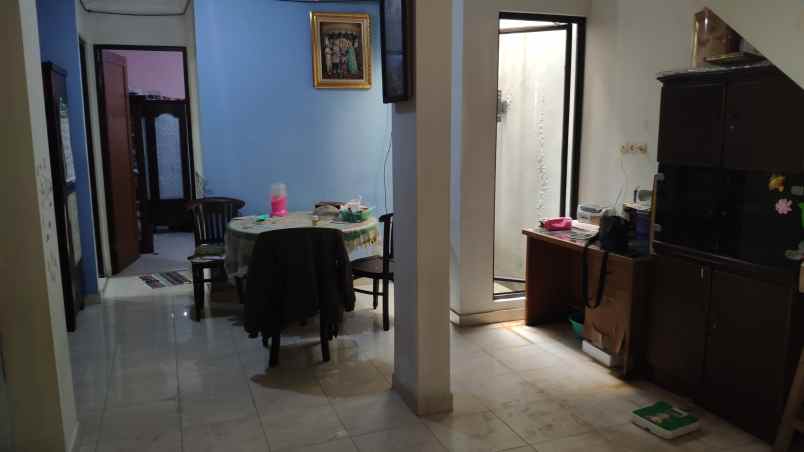 dijual rumah 2 lantai full furnished di jakarta timur