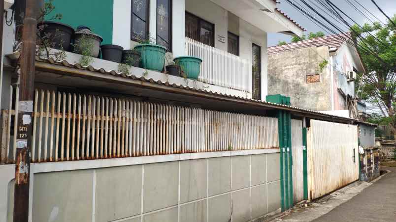 dijual rumah 2 lantai full furnished di jakarta timur