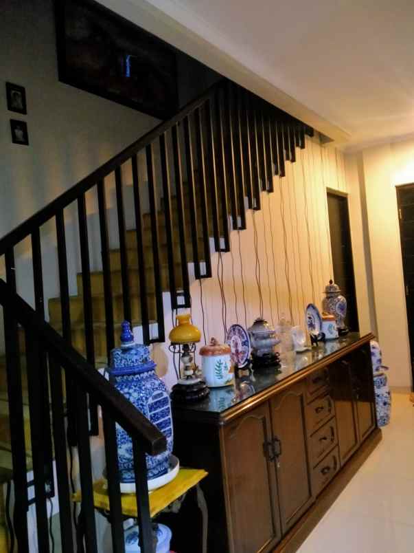 dijual rumah 2 lantai nyaman siap huni di tebet