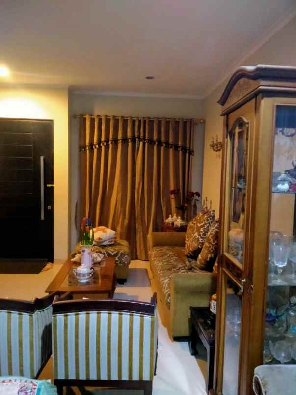 dijual rumah 2 lantai nyaman siap huni di tebet