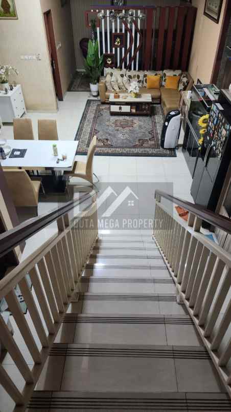 dijual rumah 3 lantai di modernland tangerang